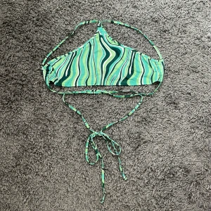 Openback topp - Topp från shein, snörena ska vara snurrade runt mage/rygg