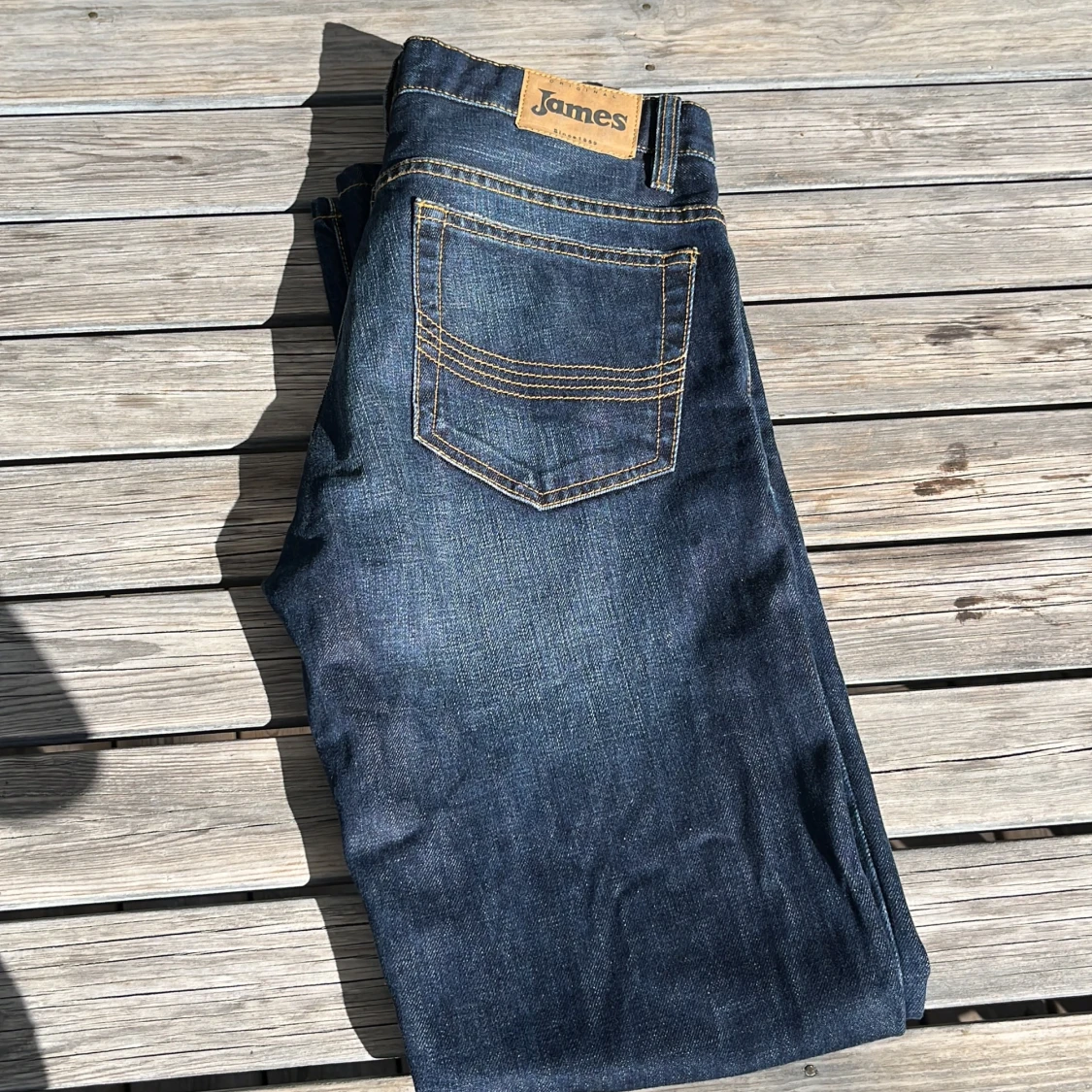 Mörkblåa Jeans