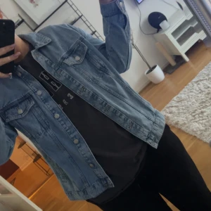 Jeans jacka - Nyskick, inga defekter 