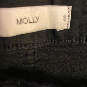 Gina kjol MOLLY - Molly kjol Gina tricot svart.