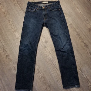 Dressman jeans - W32 L30. Säljer dessa snygga jeans från dressman. Inga defekter alls. Priset kan diskuteras.🤝
