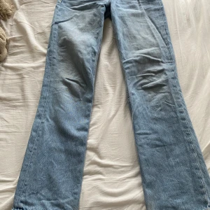 Blåa jeans  - Är i nyskick. Pris kan diskuteras, skriv om frågor eller för mer bilder 