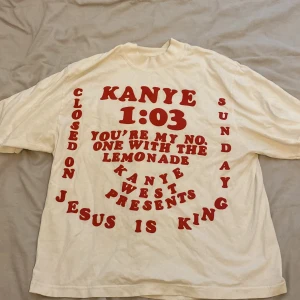 Kanye jesus is king tee - Jesus is king t shirt, väldigt o använd