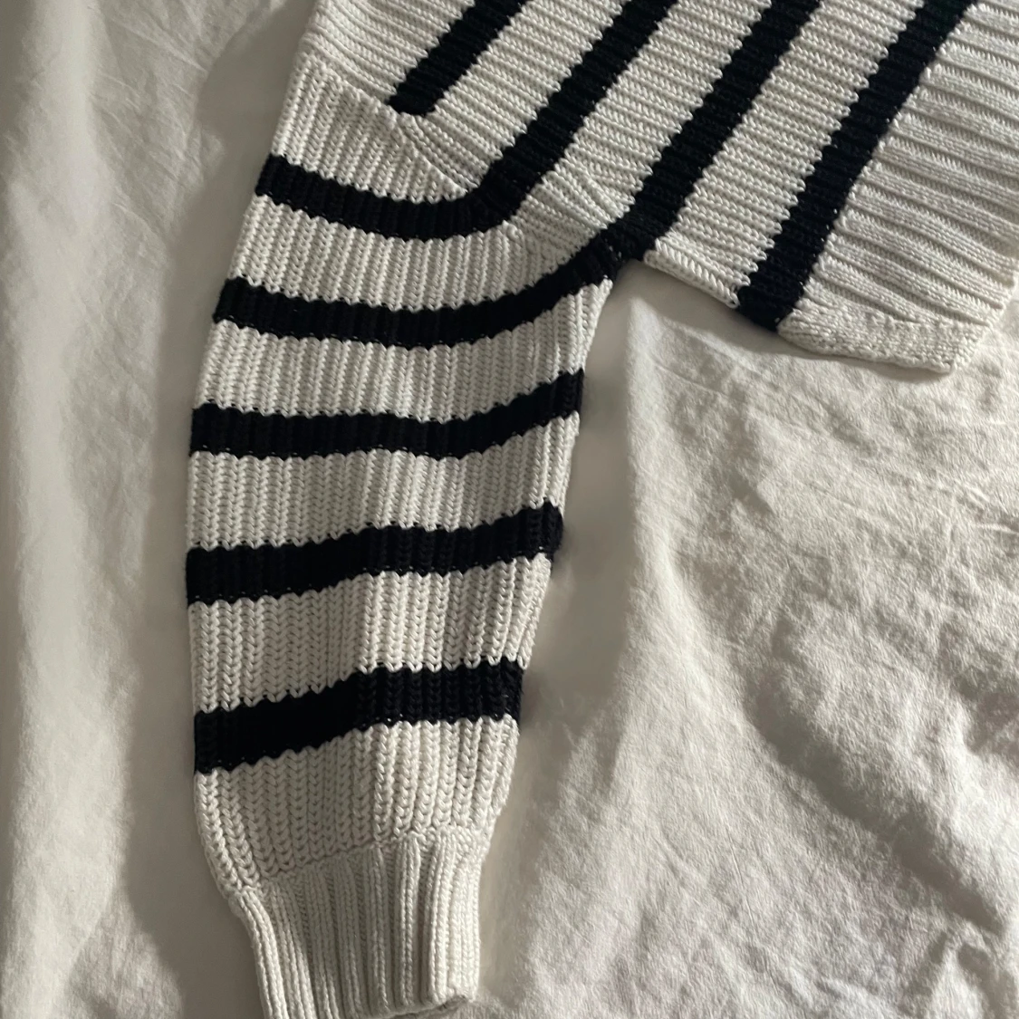 Randig stickad tröja från Gina Tricot - 90