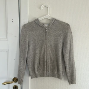 Kofta - Säljer denna soft goat koftan den har lite blått på lappen som ni ser men inget man ser när man har på sig den💕🩷