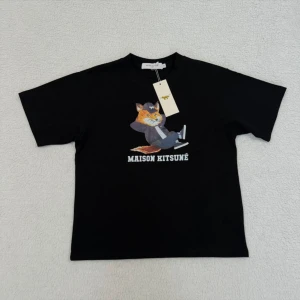 Maison kitsune t shirt - Maison kitsune t-shirt(Helt ny)| Skick 10/10 alla tags kvar| Size S