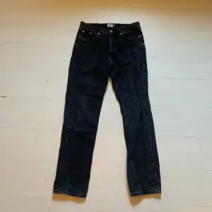 Svarta baggy jeans från Lager 157, storlek 31:34. Modellen heter Seattle.