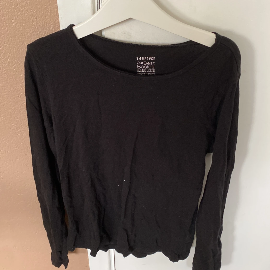 Svart långärmad tröja från KappAhl