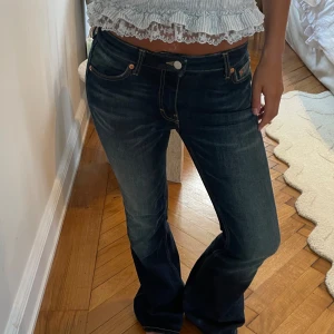 Weekday jeans  - Använt cirka 2 ggr. 36 cm tvärsöver 