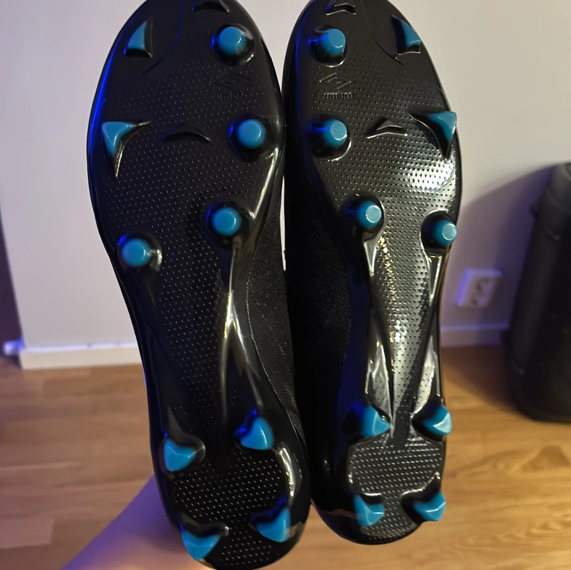 Svarta fotbollsskor från Umbro - 91