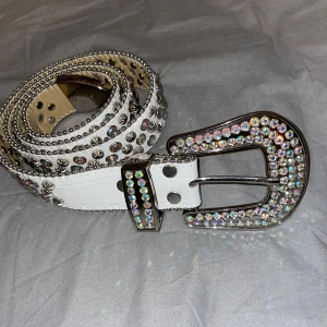 BB Simon Bälte (ⓀⓄⓅⒾⒶ) - Vitt BB Simon Bälte / Nästan oanvänd / Bra skick / ⚠️NOTERA ATT DETTA ÄR EN ⓀⓄⓅⒾⒶ ⚠️