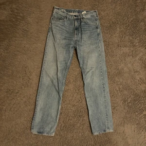 G-star jeans - Säljer ett par G-star Relaxed straight då de inte kommit till användning mer än en gång sen jag köpte dom. Nypris på dessa är 1299kr. Bara att skriva vid fler frågor