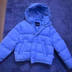 Trapstar decoded 2.0 baby blue - Säljer en trapstar baby blue puffer jacka som är riktig och har bild av köpet och autenticitet meddelande mig om du vill se.