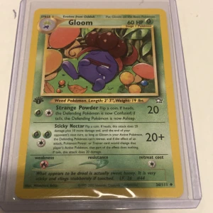 Gloom 1st edition Neo Genesis TCG Pokémon kort  - Skickas i sleeve och toploader 