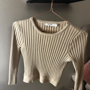Kabelstickad tröja - Beige kortare tröja🤎🤍