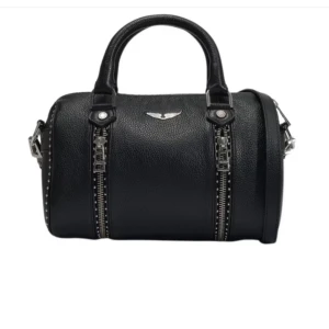 Zadig Voltaire väska - Säljer min Zadig väska, skriv för fler bilder eller dustbag/kvitto så skickar jag äkthetsbevis! Jag att även emot byte mot andra väskor!