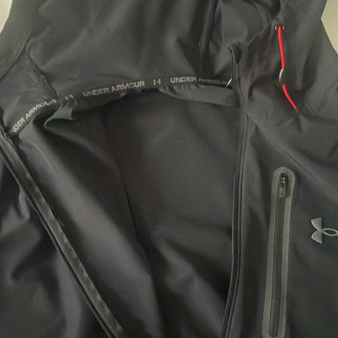 Svart jacka från Under Armour - 92