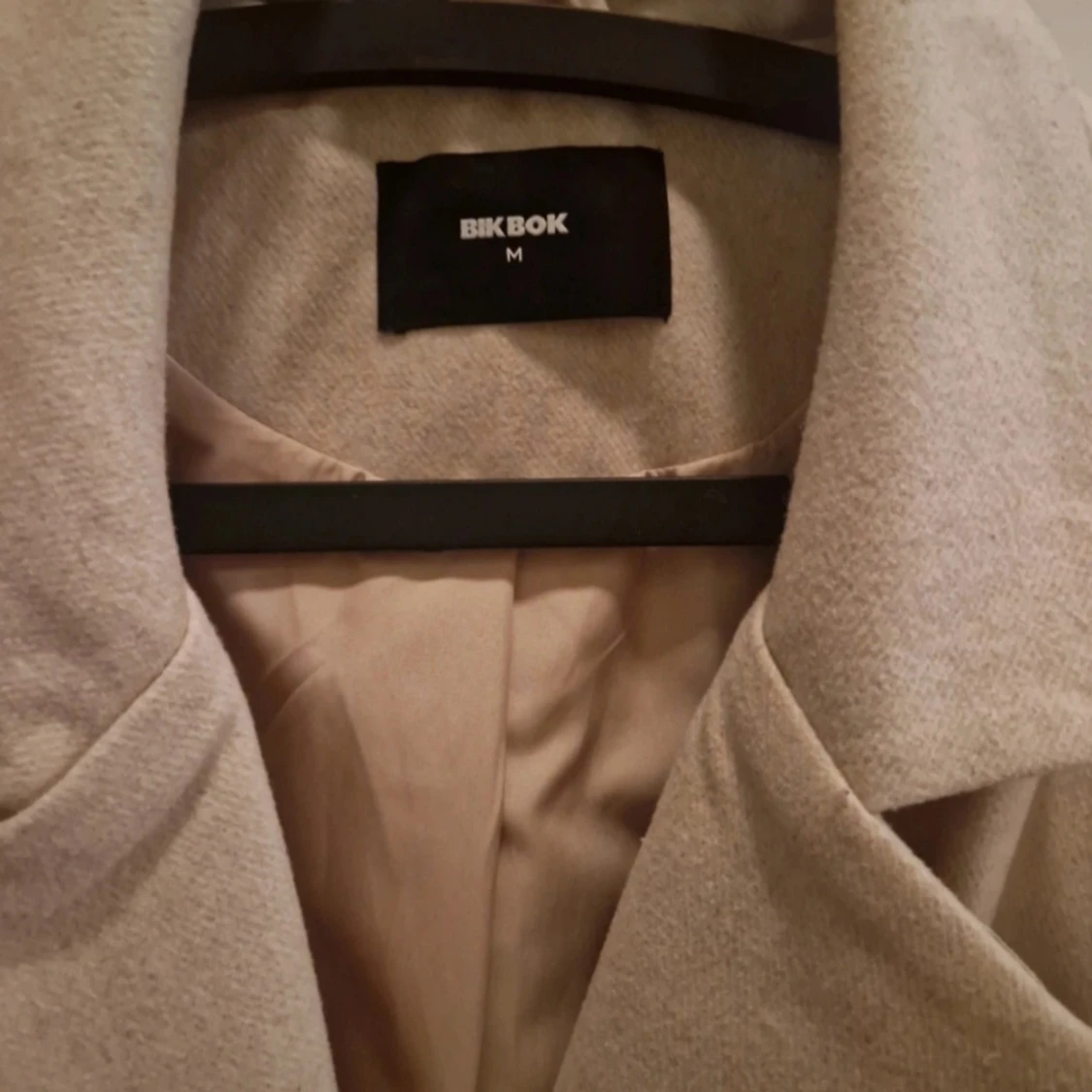 Beige kappa från Bik Bok - 90