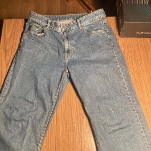 Dr.Denim jeans - Rensar garderoben. Dr.Denim jeans, väldigt bra skick knappt använda. Pris kan diskuteras