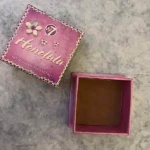 Säljer iväg en Honolulu bronzer använd fåtal gånger säljes för 20 kr 