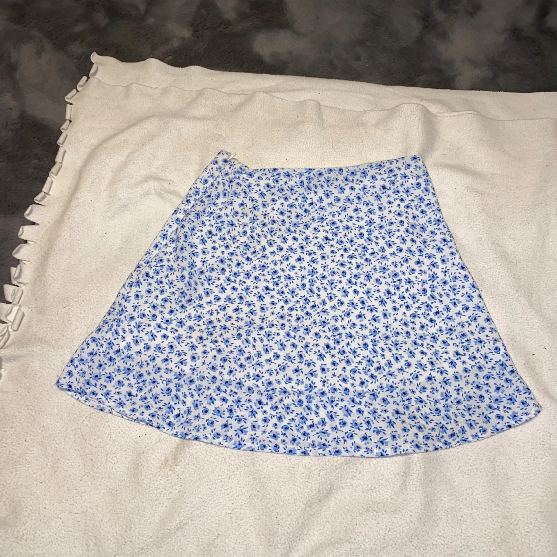 Blommig kjol från Divided - 90