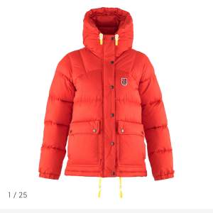 Säljer min jätte snygga fjällräven expedition down lite jacket i storlek L💖