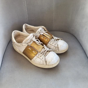 Valentin* sneakers strl 40 - Använda,  Slitna, men fortfarande stabila 