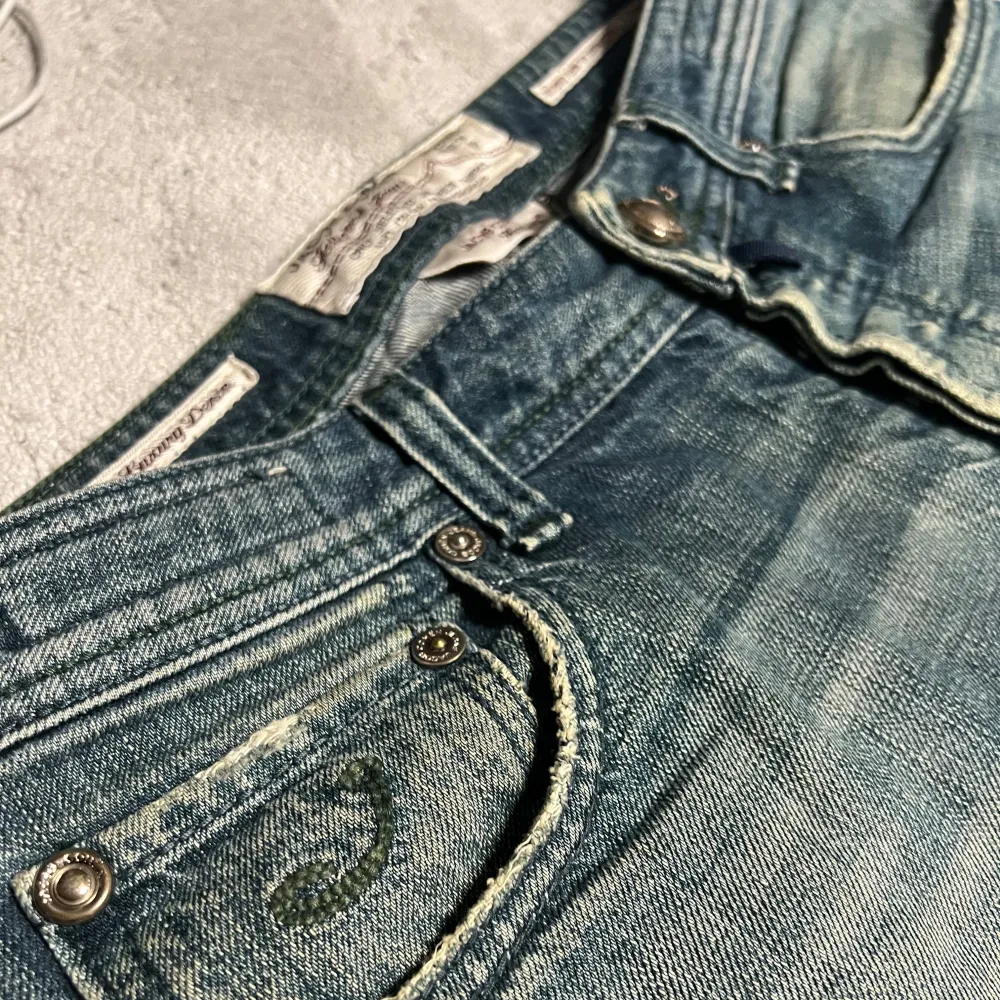 Jacob Cohen Jeans nick 622  | Skick: 8/10 | Storlek: W31 | Nypris: ca 5000kr | Pris: 999kr | Auenticitet garanterad | Hör av dig vid minsta fråga eller fundering✍️. Jeans & Byxor.