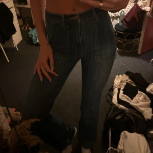 Jeans med fickor  - Ett par jeans jag haft ett tag som en lite för tighta på mig. Pris kan diskuteras då jag bara vill bli av me dessa. 💞