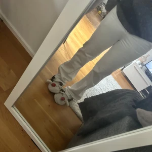 Replay jeans  - Skit snygga bootcut jeans från replay, de är som nya. De är knappt använda. De är storlek 38 men skulle passa en 36 med 🩷  Pris går att diskutera vid snabb affär! Dessa jeans är lågmidjade med! 