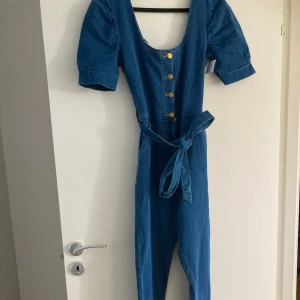 Jumpsuit  - Storlek medium stretchig 