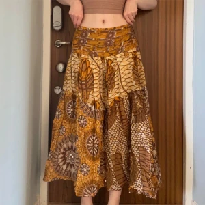 Kjol - Superfin kjol i onesize som man knyter precis hur hårt man vill! Så himla fin men kommer inte till användning 😔