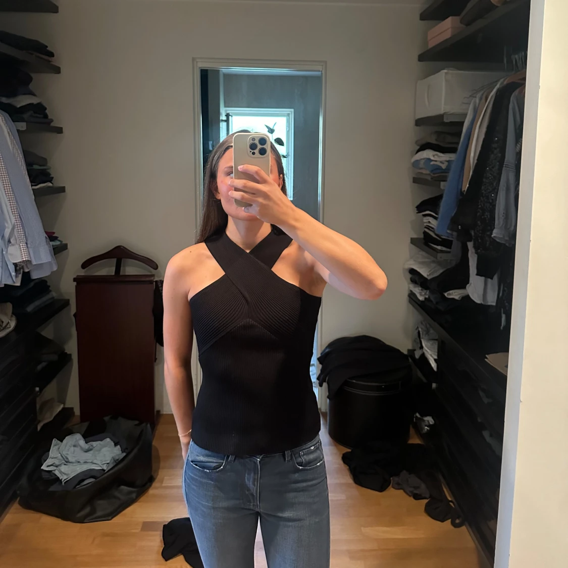 Svart oneshoulder topp