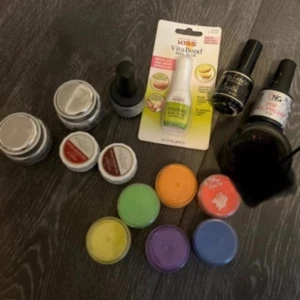 Nagel saker - Bra saker som jag tänker säljer för ska köpa andra saker. Har inget pris än för hur mycket de kostar styck. Hör gärna av er om ni har miss fancys gelé i ultra Pink 💗