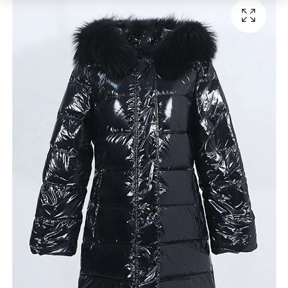 Säljer min gloss jacket! Köpt på feminina 2023 för 3799kr, bra skick och inga defekter ( tryck INTE på köp nu)💗. Jackor.