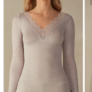 Intimissimi tröja - Säljer min intimissimi tröja i storlek S eftersom den inte kommer till användning, väldigt bra skick har använt typ 2 gånger😊 