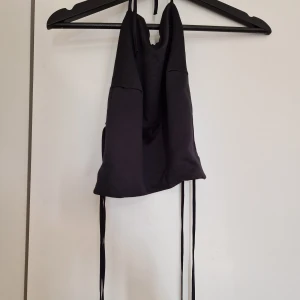 Siden-linne - Använd 2ggr. Knyts baktill. 