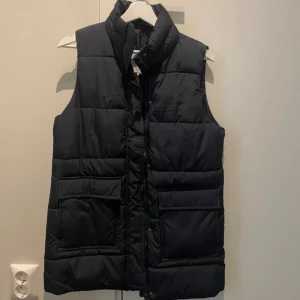 Väst  - Använd ett fåtal gånger 