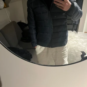 Lindbergh jacka - Mycket bra skick, storlek m, mörkblå. Bara fråga vid fundering!