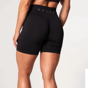 Relode shorts - Säljer mina tränings shorts från Relode då jag inte känner att de kommer till användning. Använda 3 gånger, nyskick och tar därför 300 men det går att diskutera.  Nypris är 579kr 💋