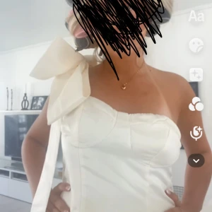 Super snygg klänning!! - Säljer denna klänning då jag aldrig använt den bara testat! Säljer då ja köpte en annan klänning istället!!💓💓storlek s!!