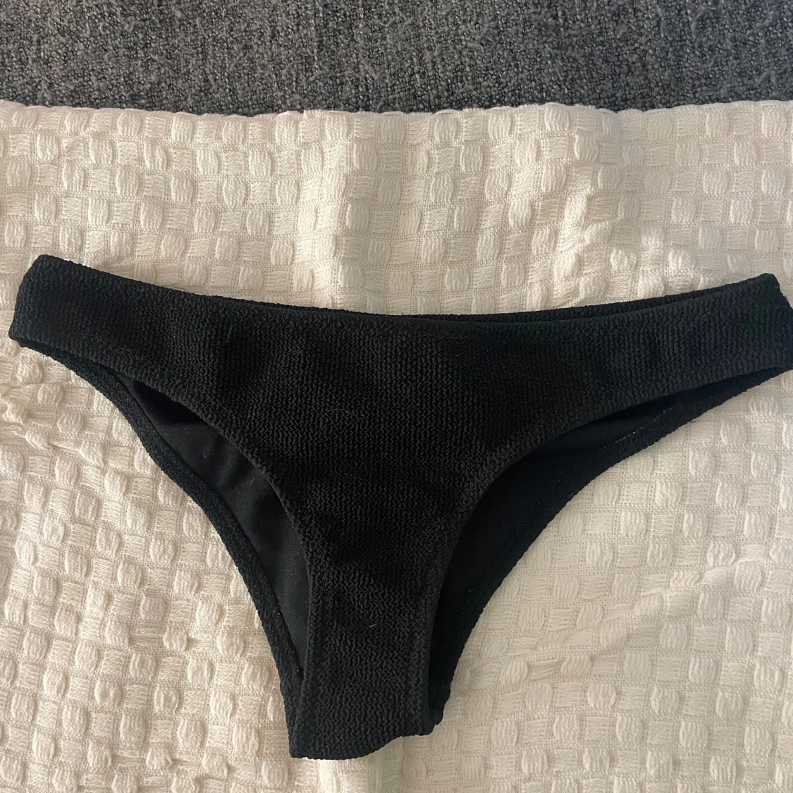 Svart ribbad bikiniunderdel