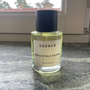 Essnce - Irresistible enigma - Parfym från Essnce i doft Irresistible enigma. Öppnad men knappt använd (se bild).