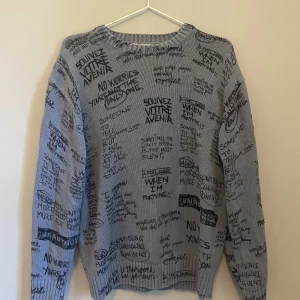 Zara stickad tröja - Säljer denna stickade tröja från Zara. Ganska oanvänd storlek M. 