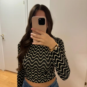 Långärmad tröja  - Från Stradivarius använd några gånger, i storlek s 