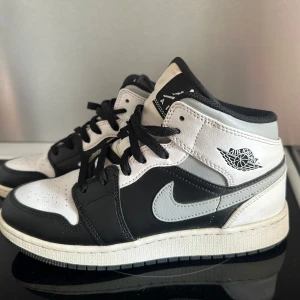 Jordans  - Säljer ett par för 600, båda för 1000