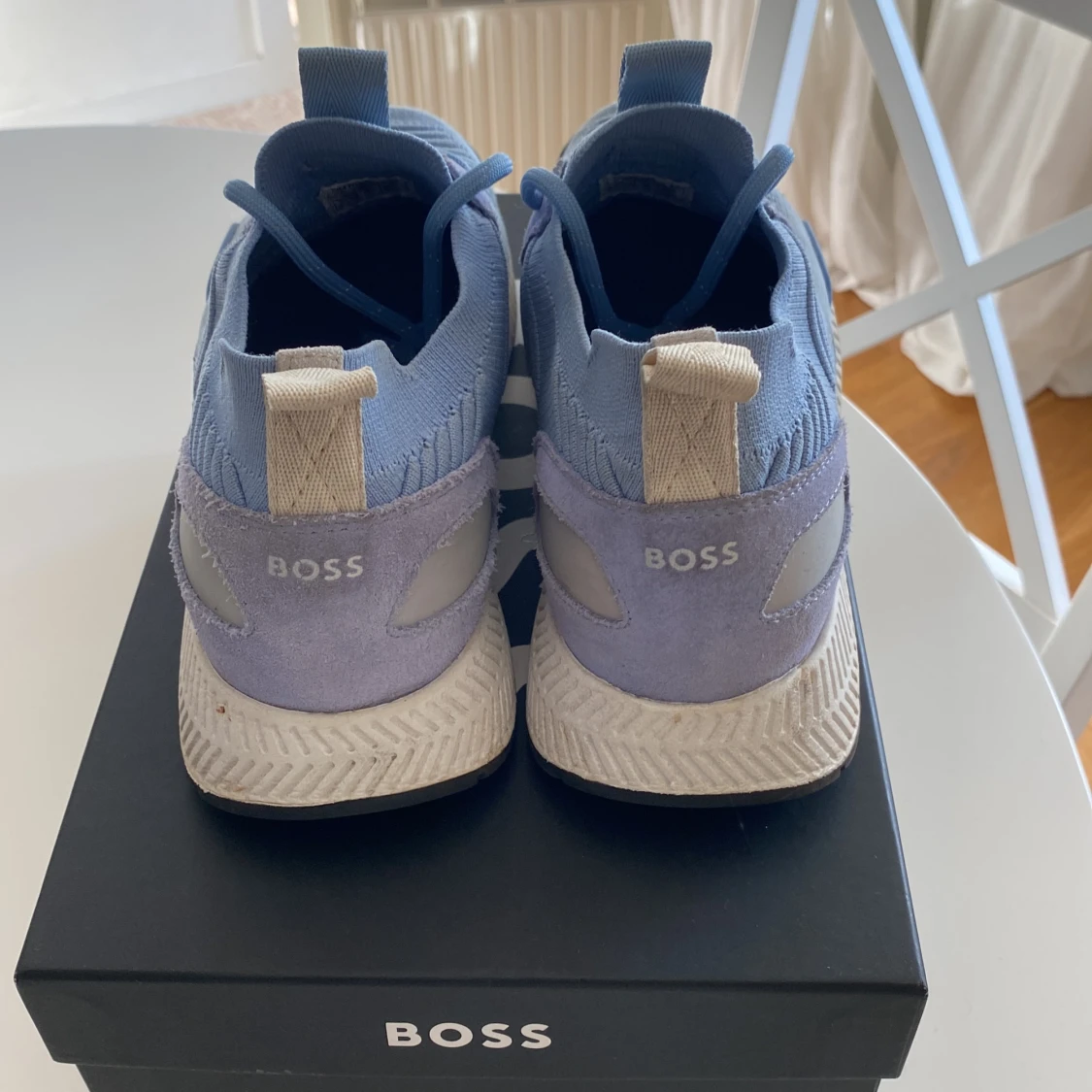 Ljusblå sneakers från BOSS - 90