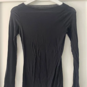 Intemissimi  - Säljer denna jättefina tröja ifrån intemissimi. Det har varit ett hål som blivit sytt derför priset är som det är. 