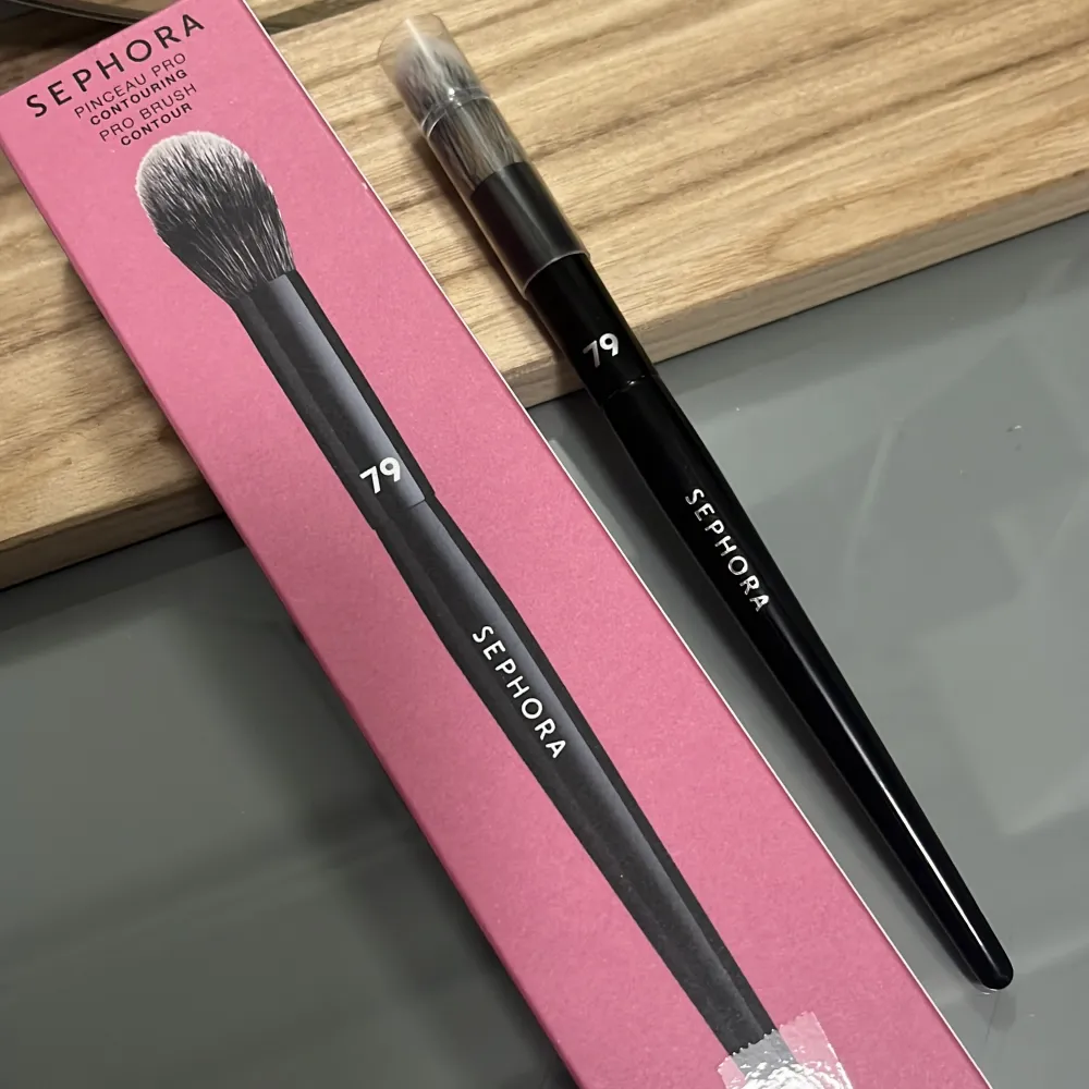 SEPHORA PRO BRUSH i nmr 79, Contour men funkar även jättebra för puder med annat vad man känner för. Köpt för 329;-🎀💘köp nu funkar 💗pris kan diskuteras.. Skönhet.