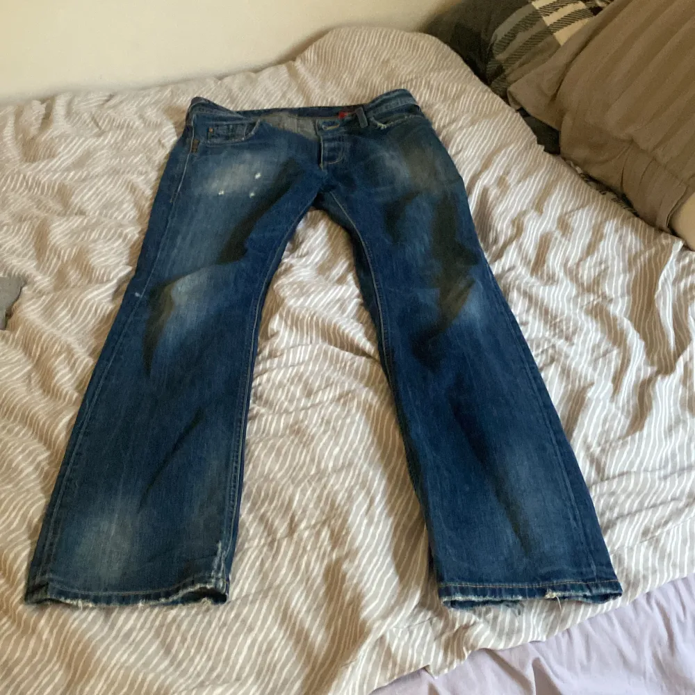 Säljer pågrund av ingen användning längre. Bra skick skulle säga 8/10. Jeans & Byxor.